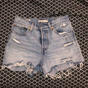 LEVI’S High rise shorts